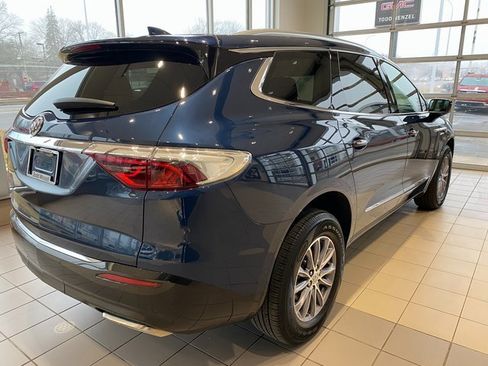 Used 2024 Buick Enclave Essence image 7