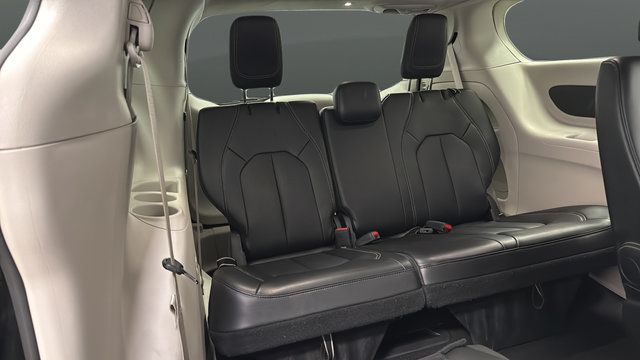 Used 2024 Chrysler Pacifica Touring-L FWD image 24
