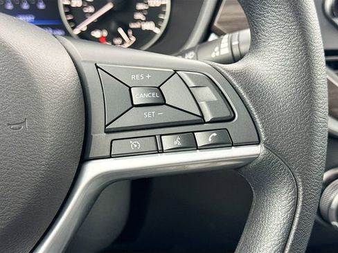 Used 2025 Nissan Altima 2.5 SV FWD image 32