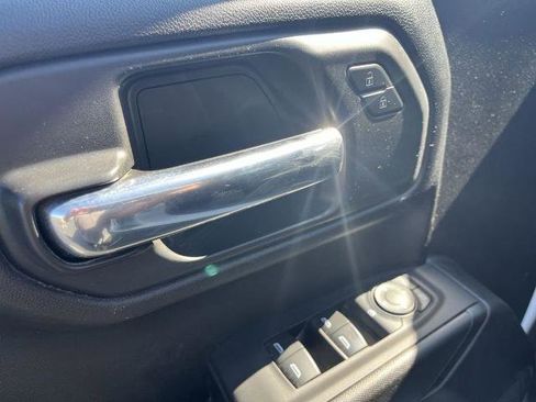 Used 2021 Chevrolet Silverado 1500 Custom Trail Boss AWD/4WD image 21