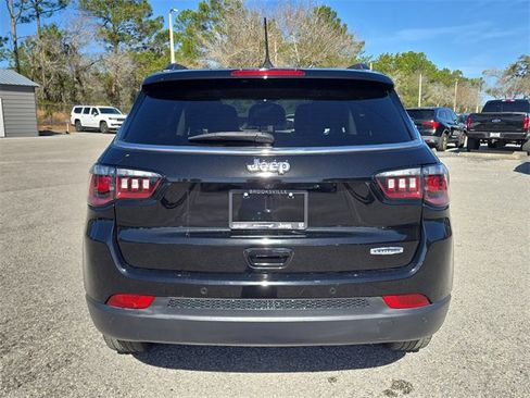 Used 2020 Jeep Compass Latitude image 5