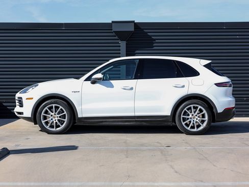 Certified 2022 Porsche Cayenne E-Hybrid image 2