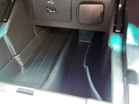 Used 2017 Ford Explorer XLT image 25