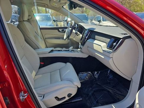 Certified 2024 Volvo XC60 B5 Ultimate AWD/4WD image 18