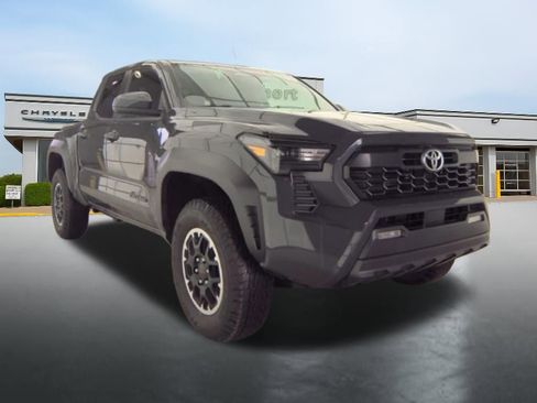 Used 2025 Toyota Tacoma TRD Off-Road image 2