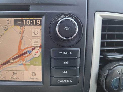 Used 2019 Nissan Titan SL w/ Midnight Edition image 29