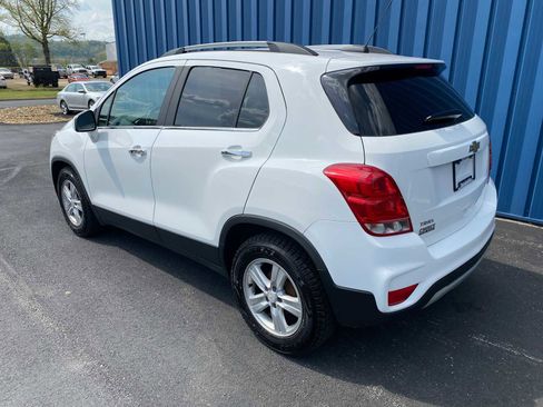 Used 2020 Chevrolet Trax LT w/ LT Convenience Package FWD image 3