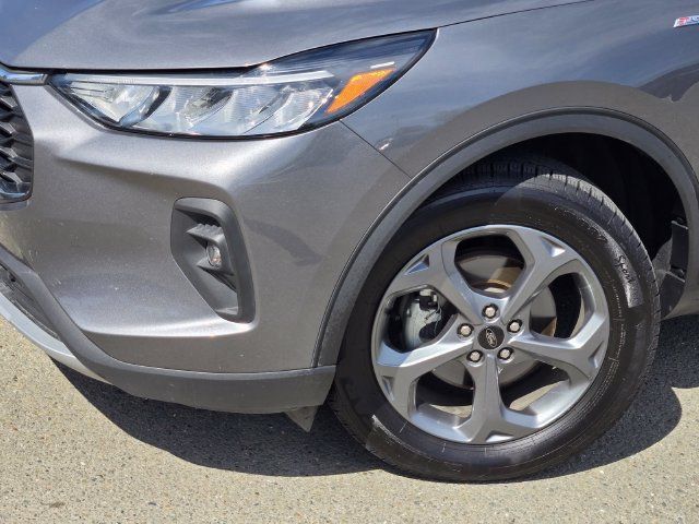 Certified 2025 Ford Escape ST-Line Select AWD/4WD image 9