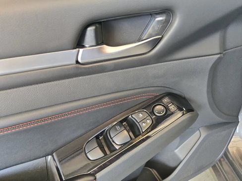 Used 2023 Nissan Altima 2.5 SR FWD image 14