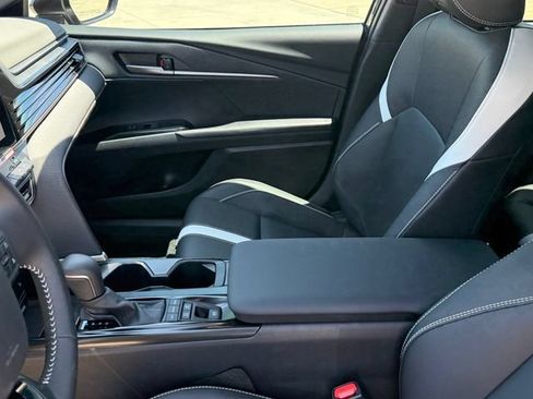 Used 2026 Toyota Camry SE w/ Convenience Package FWD image 9
