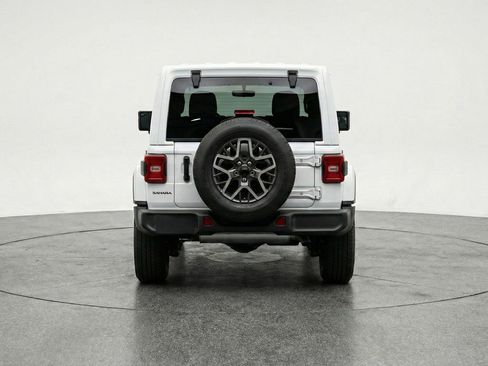 Used 2025 Jeep Wrangler Sahara image 7
