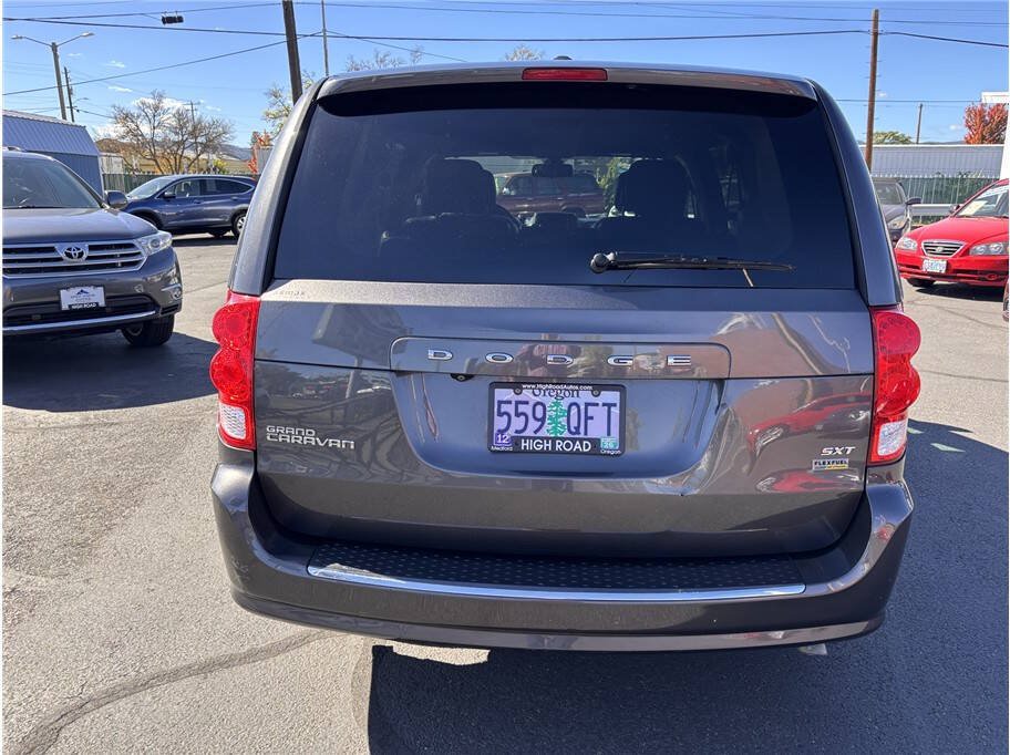 Used 2019 Dodge Grand Caravan SXT FWD image 4