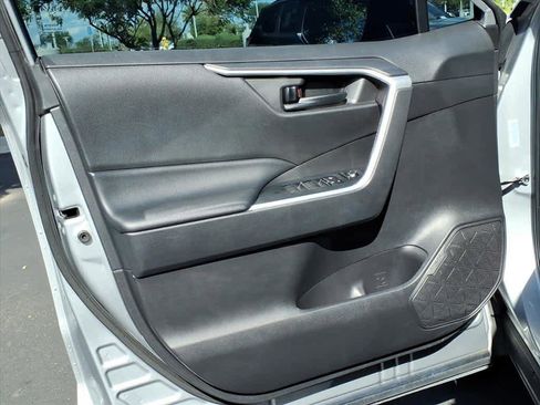 Used 2022 Toyota RAV4 LE image 23