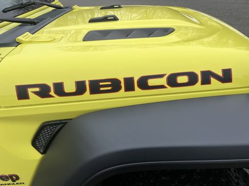 Used 2024 Jeep Wrangler Rubicon w/ Technology Group image 30