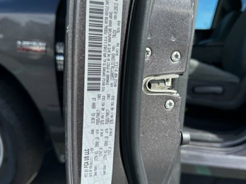 Used 2020 RAM 1500 Classic SLT image 7