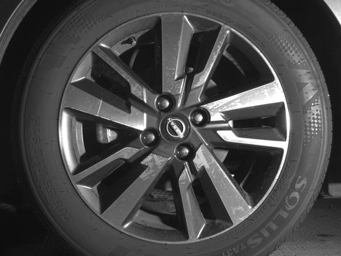 Used 2025 Nissan Versa SV image 12