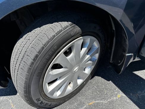 Used 2015 Nissan Versa SV FWD image 18