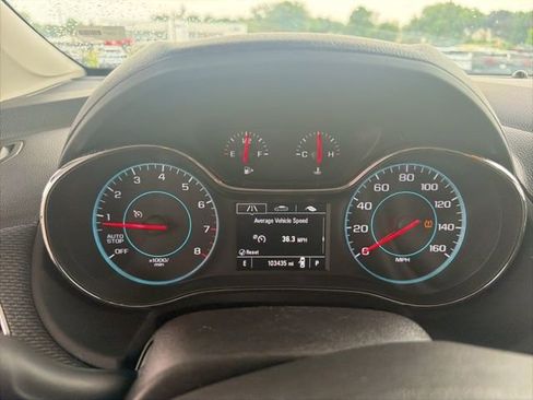 Used 2017 Chevrolet Cruze LT w/ Convenience Package FWD image 11