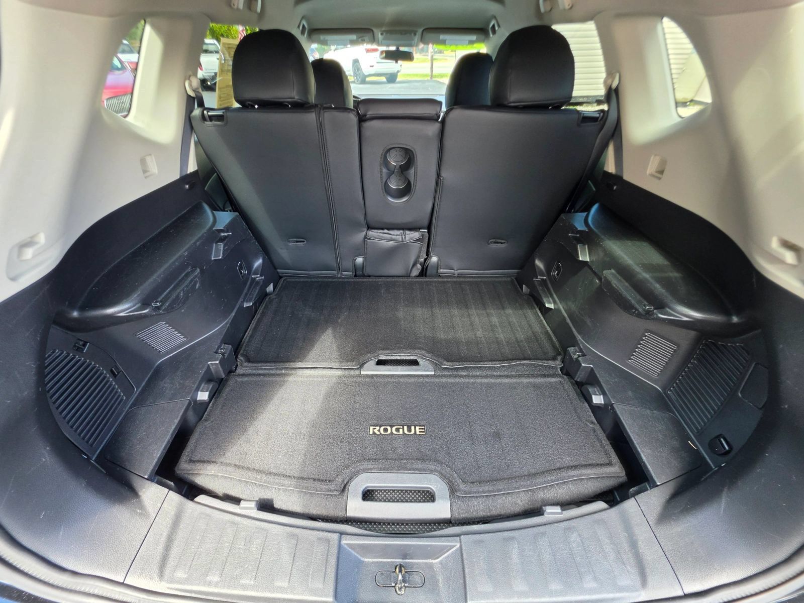 Used 2018 Nissan Rogue SV AWD/4WD image 19