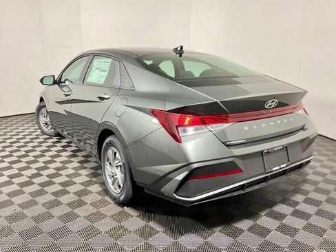 New 2026 Hyundai Elantra SE image 11