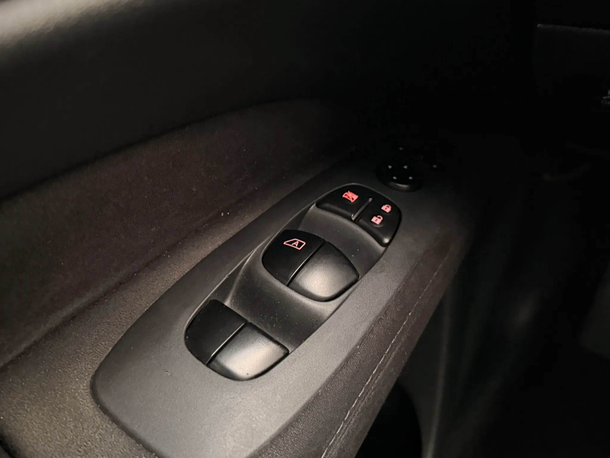 Used 2014 Nissan Pathfinder S FWD image 40