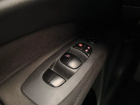 Used 2014 Nissan Pathfinder S FWD image 40