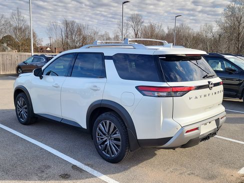 Used 2024 Nissan Pathfinder SL w/ SL Premium Package image 6