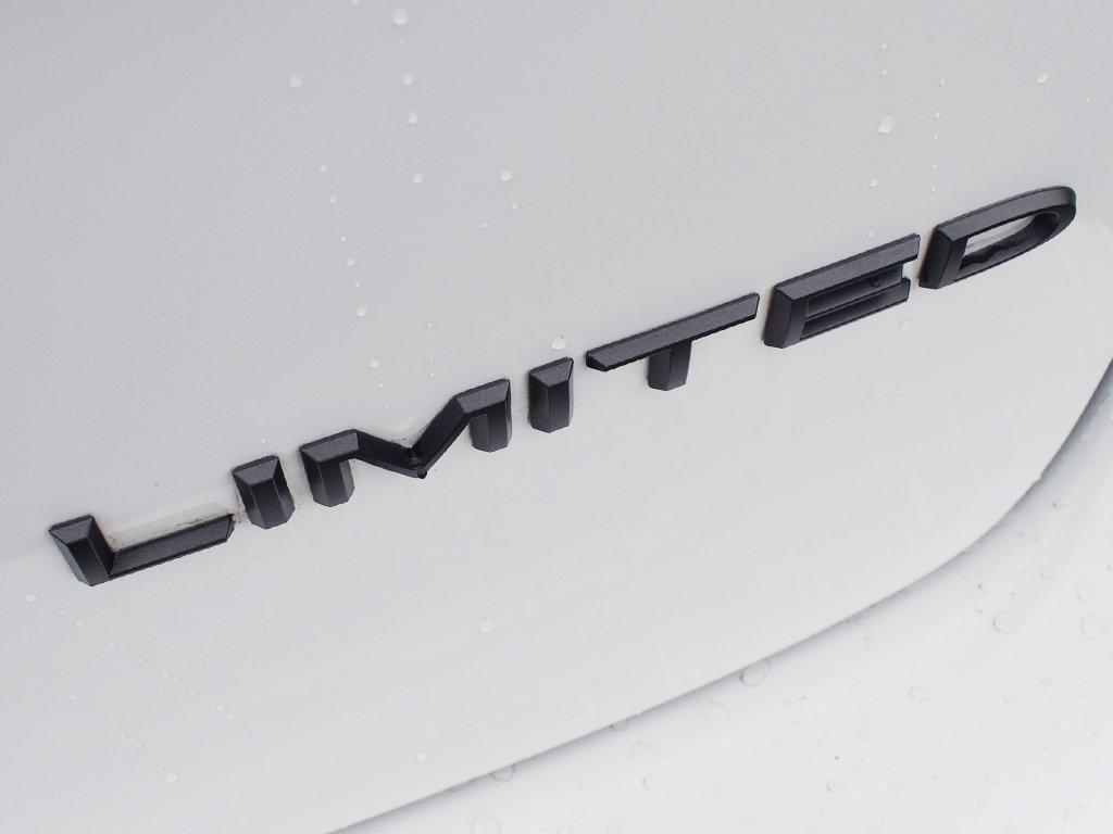 Used 2025 Chrysler Pacifica Limited FWD image 19