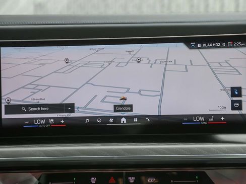 Used 2025 BMW i7 xDrive60 w/ Premium Package AWD/4WD image 11