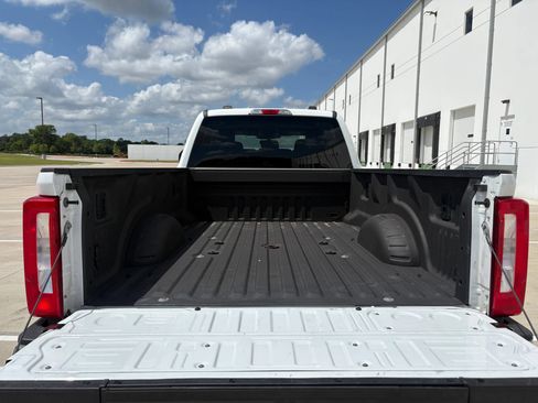 Used 2024 Ford F350 XLT AWD/4WD image 8