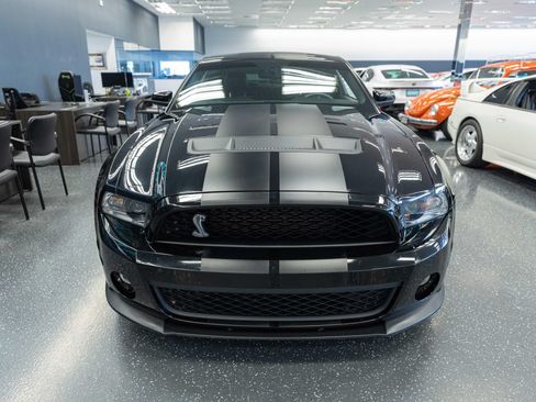 Used 2010 Ford Mustang Shelby GT500 RWD image 2