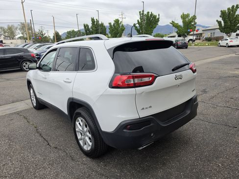Used 2018 Jeep Cherokee Latitude AWD/4WD image 5