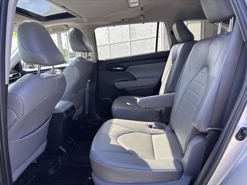 Certified 2021 Toyota Highlander XLE AWD/4WD image 13