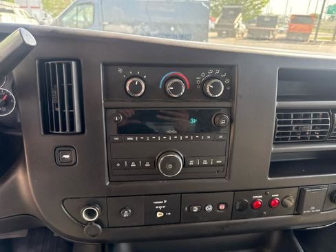 Used 2015 Chevrolet Express 2500 image 15