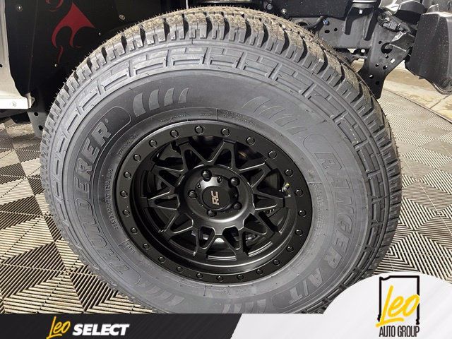 Used 2023 Jeep Gladiator Sport AWD/4WD image 17