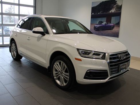 Used 2018 Audi Q5 Prestige w/ Prestige Package image 2
