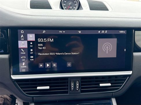 Used 2019 Porsche Cayenne Turbo w/ Premium Plus Package image 16