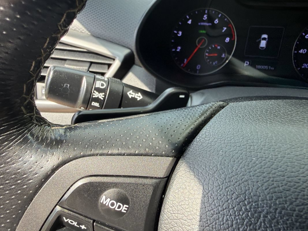 Used 2016 Hyundai Veloster Turbo FWD image 23