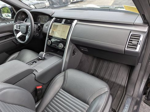 Used 2025 Land Rover Discovery Dynamic SE AWD/4WD image 31