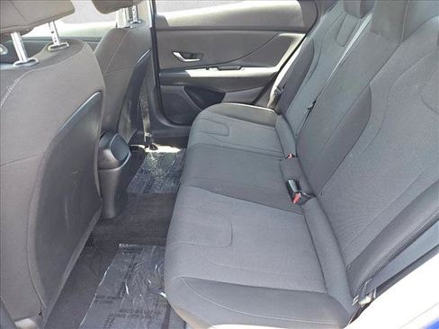Used 2023 Hyundai Elantra SE w/ Preferred Accessory Package FWD image 17