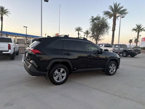 Certified 2025 Toyota RAV4 LE AWD/4WD image 4