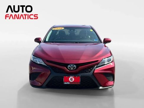 Used 2018 Toyota Camry SE w/ Convenience Package FWD image 9