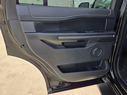 Used 2024 Ford Expedition XLT AWD/4WD image 23