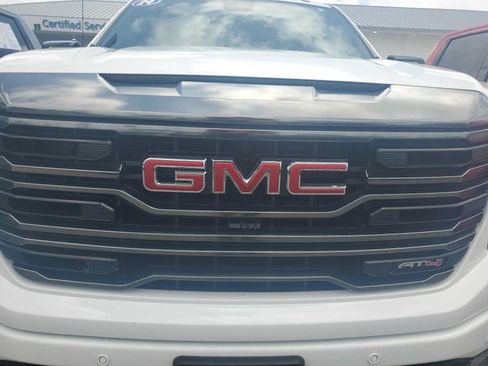 Used 2024 GMC Sierra 1500 AT4 w/ Technology Package AWD/4WD image 17
