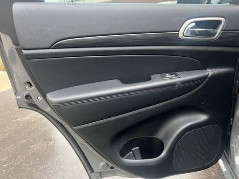 Used 2022 Jeep Grand Cherokee Laredo X image 16