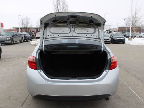 Used 2017 Toyota Corolla LE image 9