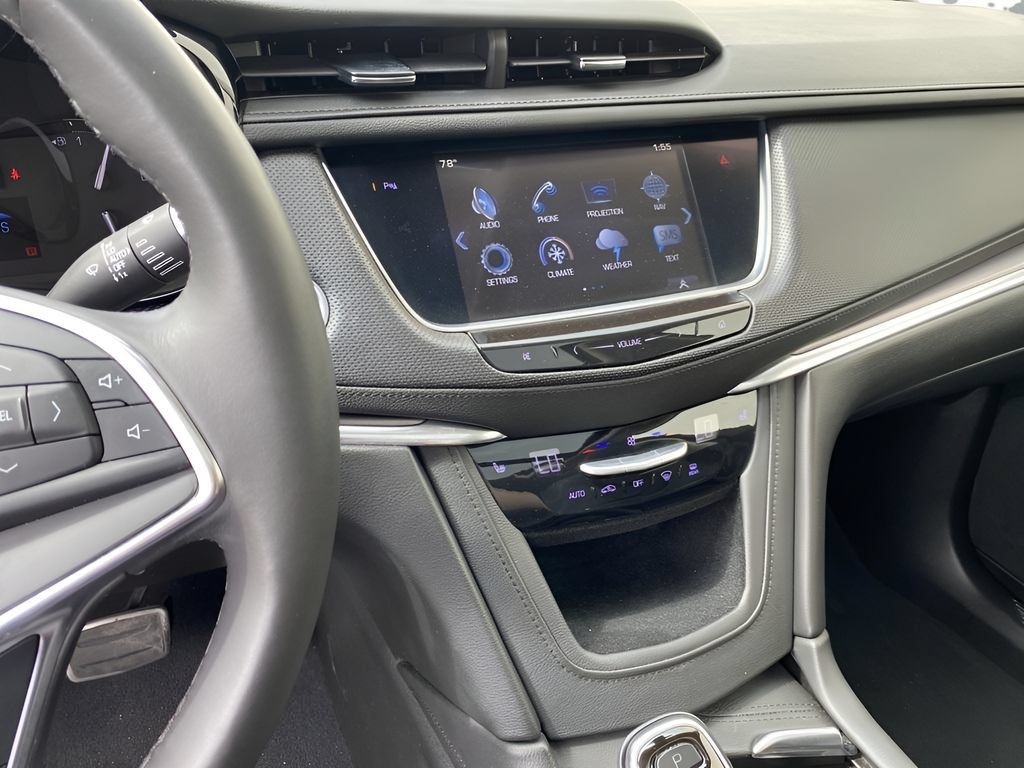 Used 2018 Cadillac XT5 Luxury w/ LPO, Sport Package FWD image 9