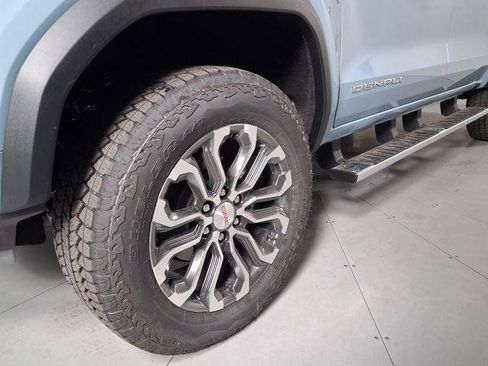 New 2026 GMC Canyon Denali image 9