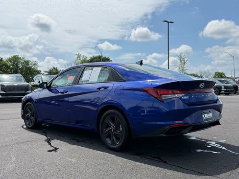Used 2023 Hyundai Elantra SEL w/ Preferred Accessory Package FWD image 7