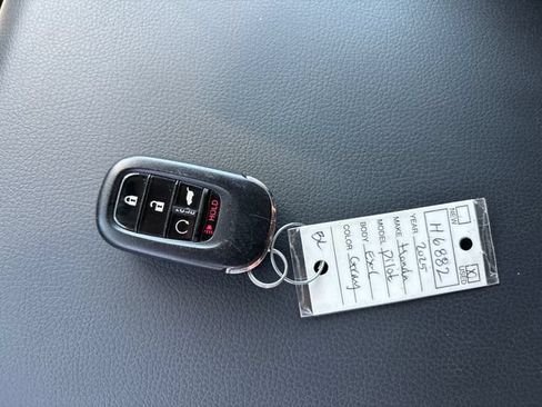 Used 2025 Honda Pilot EX-L image 17